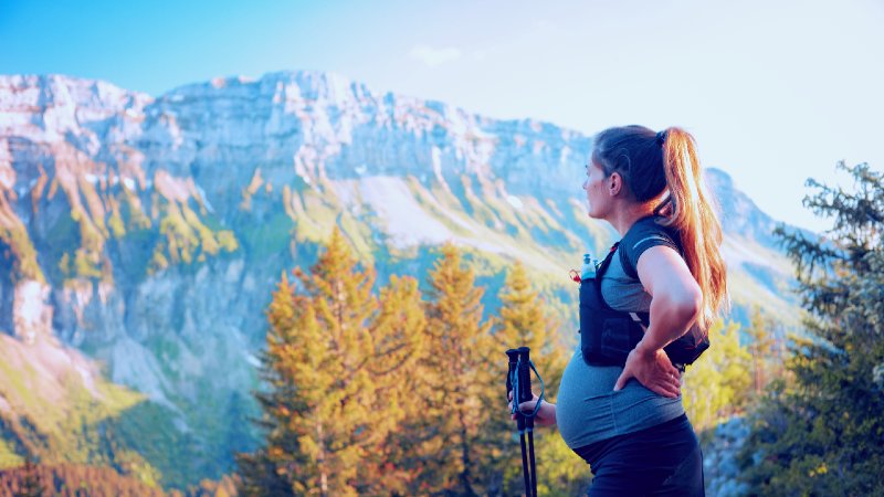 How to stay your true self and avoid Mommy Culture pressure while you're pregnant and when you're a new mother (photo of pregnant woman hiking in mountains)